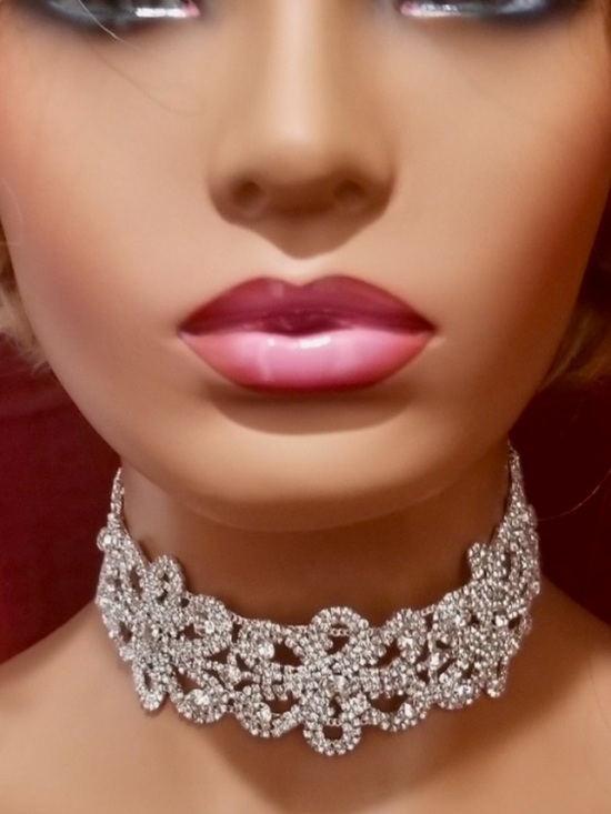 no brand Jewelry - Elegant Crystal Floral Lace Choker Necklace - Silver. Prettier than photo!